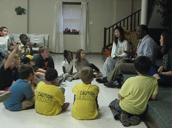 中田纳西州立大学孔子学院汉语教师参加当地儿童团活动