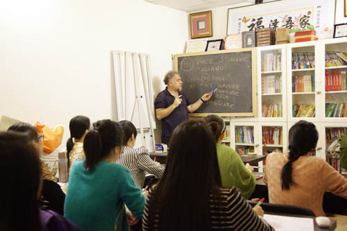 佛罗伦萨汉语学校为外派汉语教师开设意大利语培训