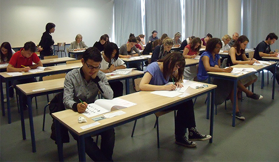 法国拉罗谢尔孔子学院举行2015年度首场汉语水平考试