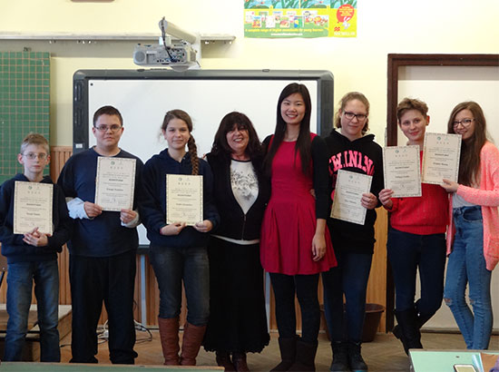 米什科尔茨大学孔子学院教学点为学生颁发汉语学习证书