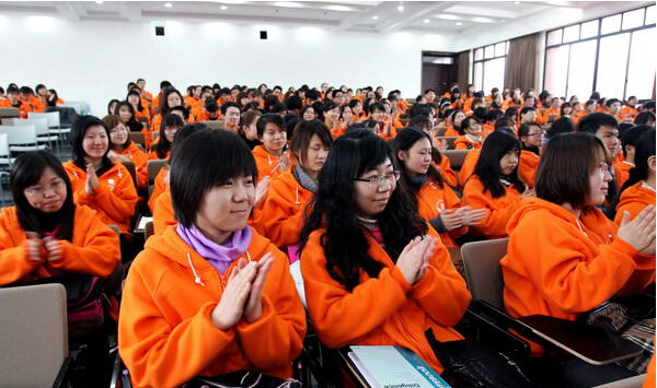 郑州大学举行2015年上半年赴东南亚汉语教师选拔考试