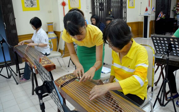 泰国勿洞市孔子学院第一期古筝培训班顺利毕业