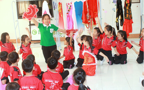 醒民学校汉语教学点接待当地幼儿园参观学习
