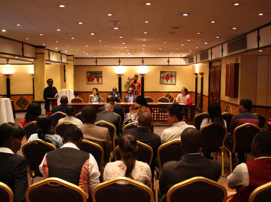 内罗毕大学孔子学院举办塞雷纳酒店首届汉语培训班结业仪式