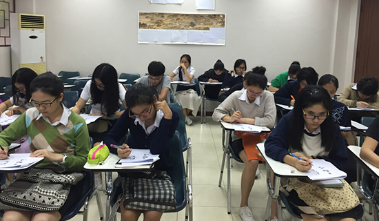 泰国皇太后大学中医系学生报名参加HSK培训热