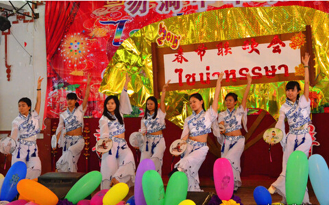泰国勿洞市中文学校举办中国羊年春节联欢晚会