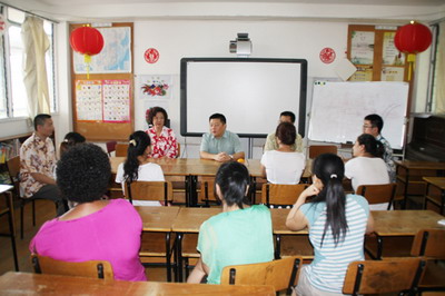 中国驻斐济使馆代办春节期间慰问在斐国际汉语教师