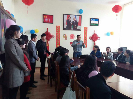 乌兹别克斯坦高校举办元宵节有奖猜灯谜活动