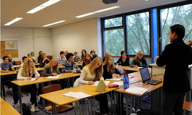 德国汉诺威孔子学院为CeBIT讲授汉语速成课