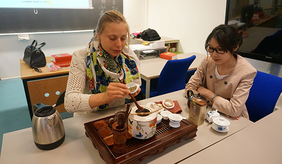 哥本哈根商务孔子学院举办中国茶艺表演活动