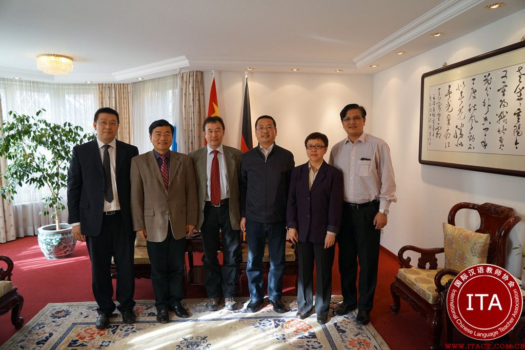 驻慕尼黑总领馆向国际中文学校捐赠电脑支持汉语文化推广