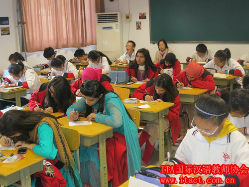 巴基斯坦首都一家国际学校,将在下学期开设中文课,需要7名中文教师。