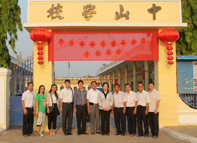中国驻柬埔寨大使走访桔井中文学校 了解中文教育现状
