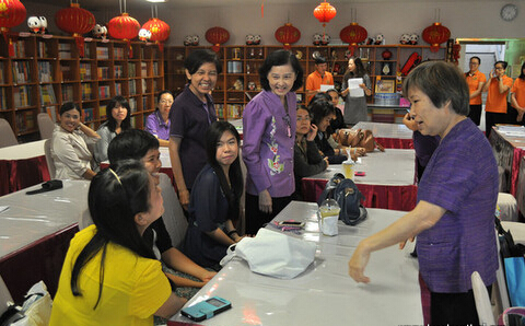 基教委项目官员吴泰湾出席宋大汉语教师培训结业仪式