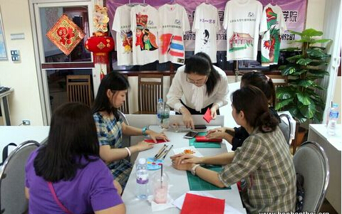 曼松德孔子学院举办“中国剪纸在泰教学设计大赛”