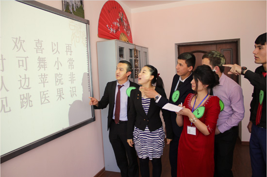 塔吉克斯坦师范大学汉语教学点举办“智力快车•汉语知识体验课”活动