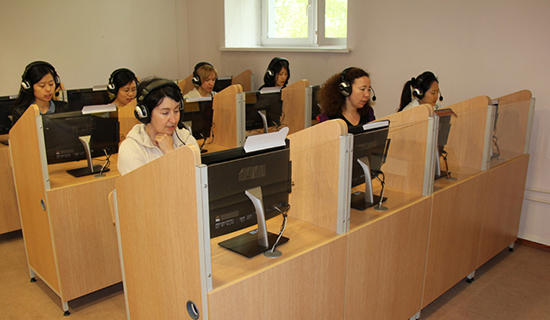 俄罗斯国际台叶卡广播汉语教学点首间多媒体语音考场落成