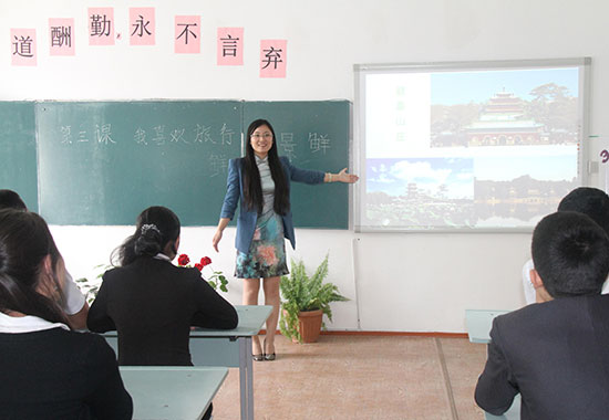 吉尔吉斯汉语教学点举办中小学汉语教学观摩会