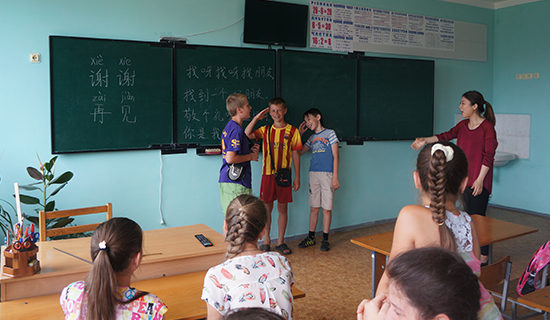 哈尔科夫国立大学孔子学院赴教学点开展汉语夏令营活动