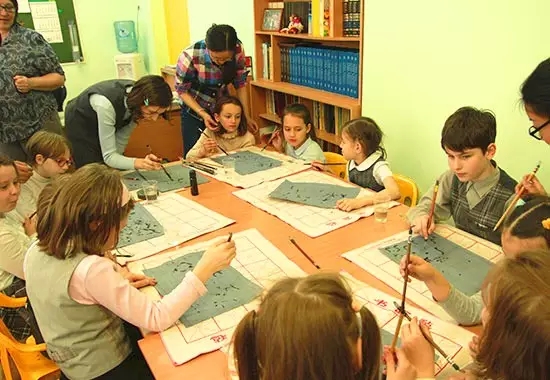 一堂别开生面的汉语课：俄乌法孩子们爱上学汉语