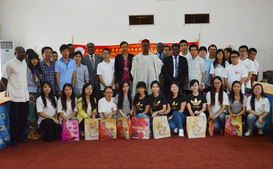 喀麦隆雅温得第二大学孔子学院第七批汉语教师欢送会暨优秀汉语教师颁奖典礼在索阿（Soa）主校区举行
