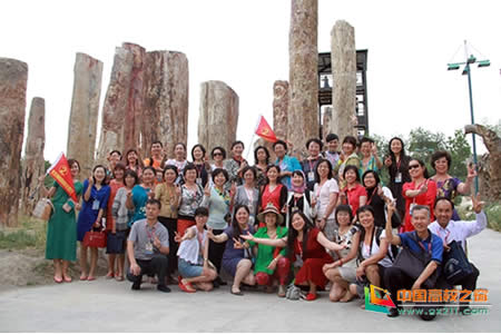 2015年“汉语教育•资深教师华夏行”代表团访问新疆师范大学