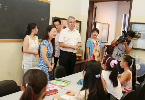 中国华教基金会代表团赴罗马汉语学校考察座谈