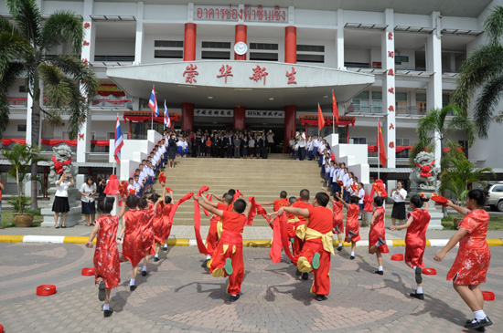 清迈大学孔子学院下设崇华新生汉语教学点举行揭牌仪式