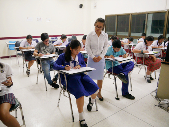 泰国普吉孔子学院举办年度第七次HSK考试