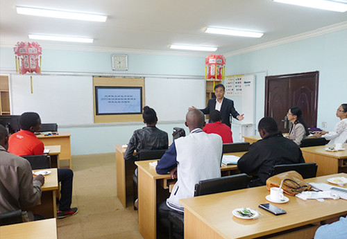 肯尼亚孔子学院指导回校实习研究生汉语教学