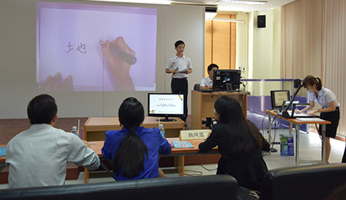 泰国东北举办汉字听写大赛 吸引近两百名学生参加
