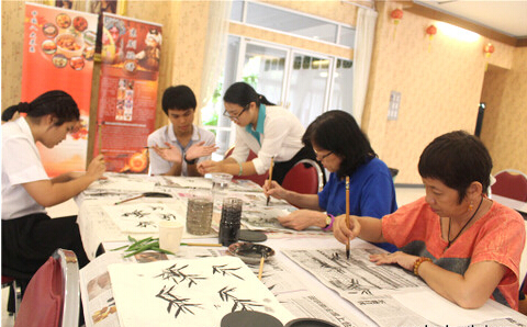 泰国东方大学孔院秋季学期新中国传统才艺课引来众多学员报名
