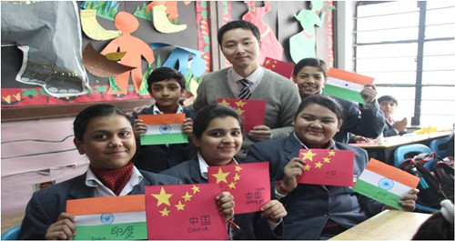 四川中学汉语助教牵手印度和英国 促中外文化交流