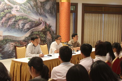 中国驻柬埔寨使馆举行年度援柬汉语教师座谈会