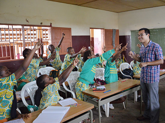 喀麦隆公立中学积极推广汉语教学 约百所学校开课