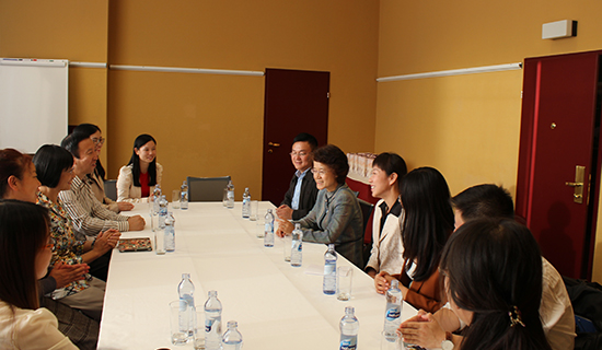 中国驻捷克大使会见在该国任教的全体汉语教师