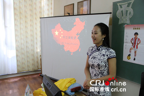 塞尔维亚开设小学中文体验课 学生对中国兴趣浓厚