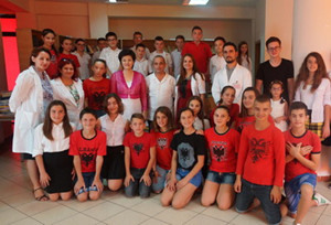 驻阿尔巴尼亚大使走访当地中小学校了解华教情况