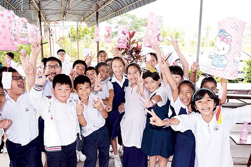 大马4兄弟姐妹齐学汉语 友族华小生热爱华教