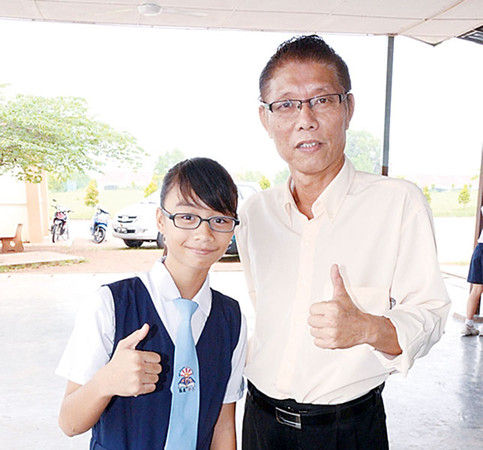 大马4兄弟姐妹齐学汉语 友族华小生热爱华教