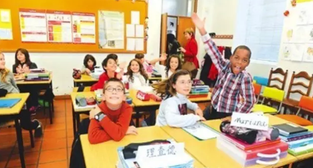 中葡合办公立中学汉语教学试点项目全面开课
