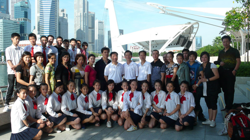 新加坡某补习中心聘请华文老师兼英文老师 1名。