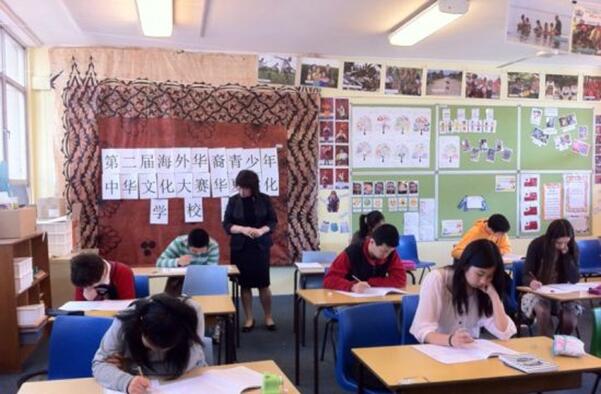 据澳洲新快网援引《每日电讯报》报道，澳洲悉尼一学校掀起汉语热潮，所有学生都要学普通话。