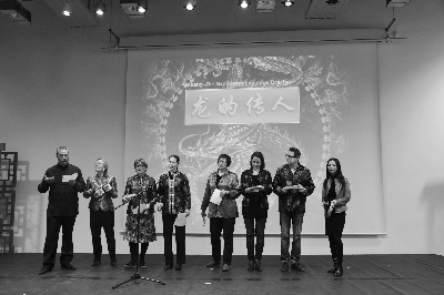 汉语中级班学员演唱歌曲《龙的传人》
