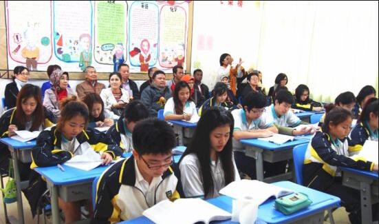 印尼雅加达一家国际汉语培训学校，招聘一名美女做汉语教师，要求本科以上学历，专业不限，要求有ITA国际汉语教师资