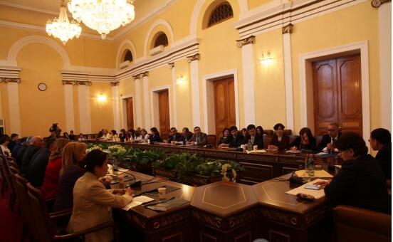 第一届亚美尼亚中小学校长“中小学汉语教学前景”研讨会在亚美尼亚国民议会召开