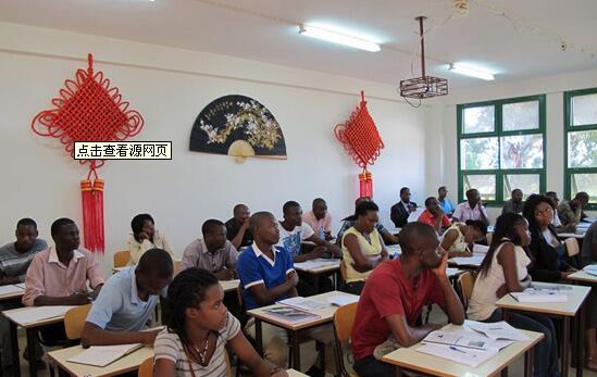 莫桑比克第一高校开设汉语专业 200余学生报名 