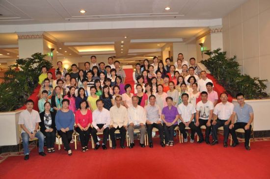 菲律宾成立红烛华文教育基金会 关注华语教师待遇 