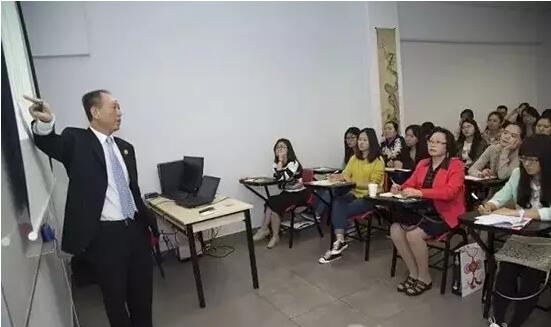 秘鲁天主教大学孔子学院 成功举办首届秘鲁汉语教师志愿者岗中培训