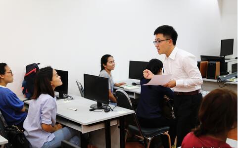 岱密孔子课堂为金佛寺工作人员开设汉语培训课